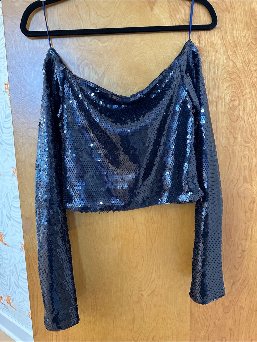 Sequin Off-Shoulder Black Crop Top SzS